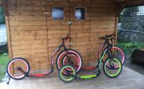 Půjčovna koloběžek a vybavení na hory